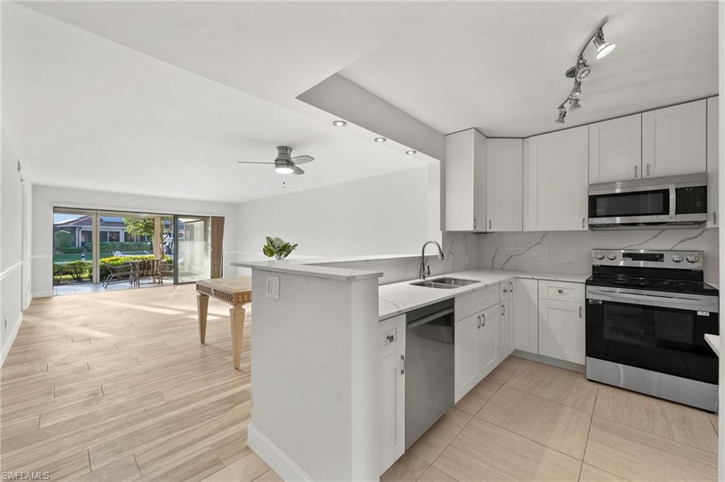 ADMIRALTY YACHT & RACQUET CLUB - Residential