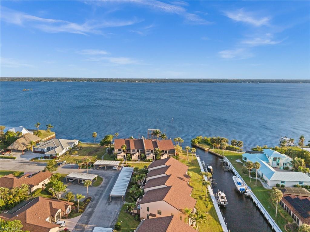 ADMIRALTY YACHT & RACQUET CLUB - Residential