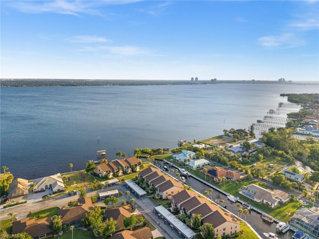 ADMIRALTY YACHT & RACQUET CLUB - Residential