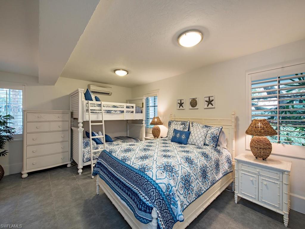 HIDEAWAY BEACH - Residential