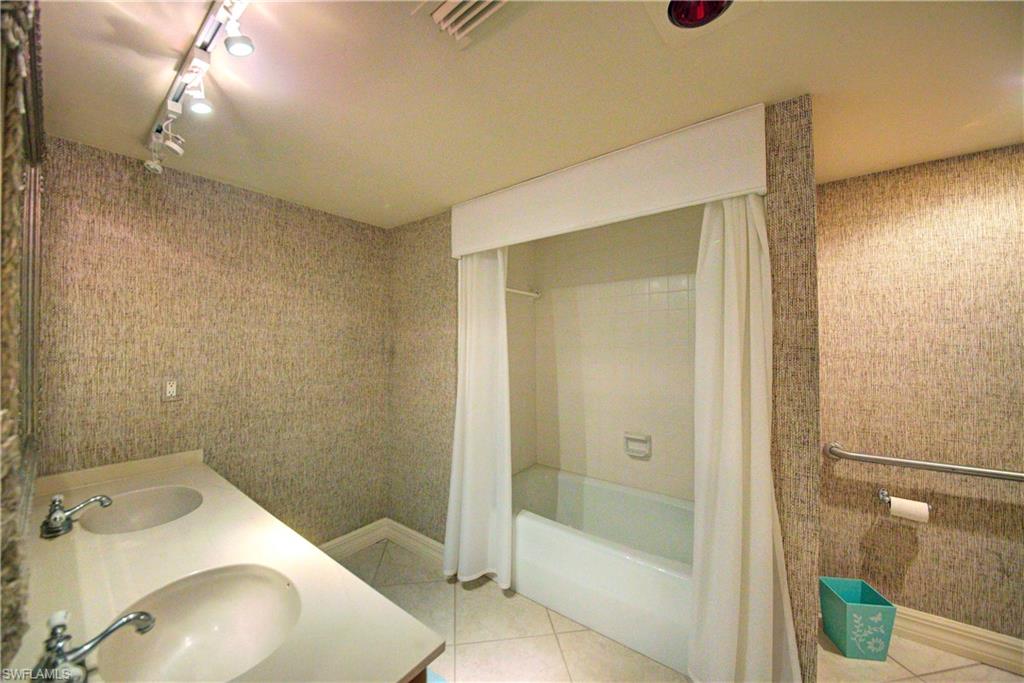 LONGBOAT VILLAGE - Residential