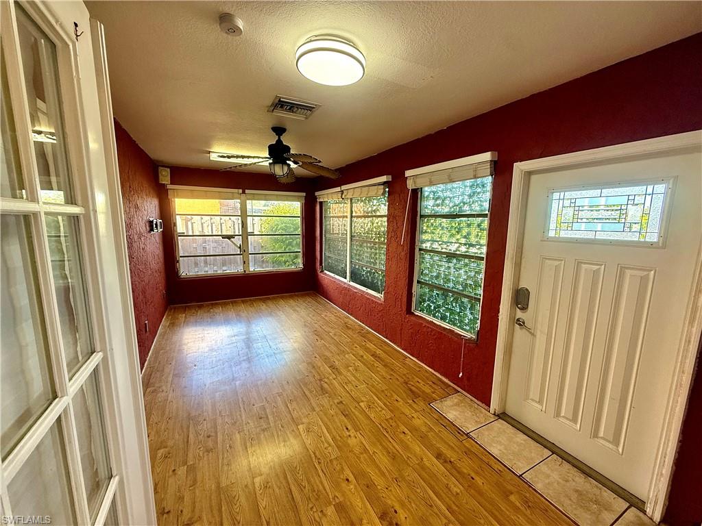 SANDY HOLLOW - Residential