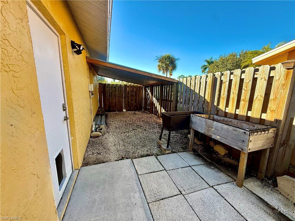 SANDY HOLLOW - Residential