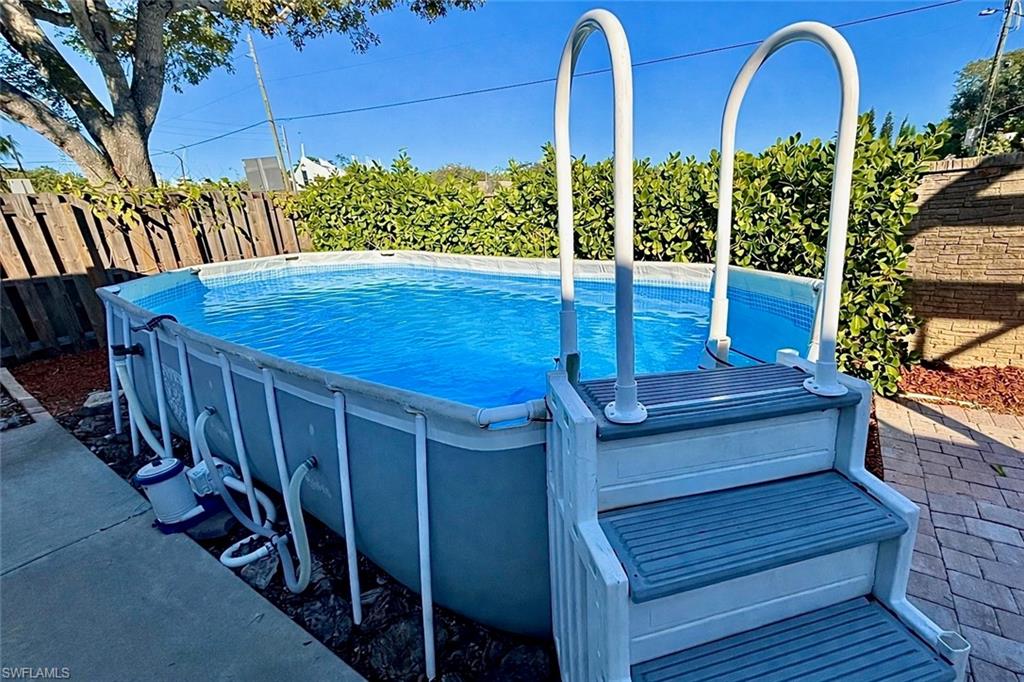 SANDY HOLLOW - Residential