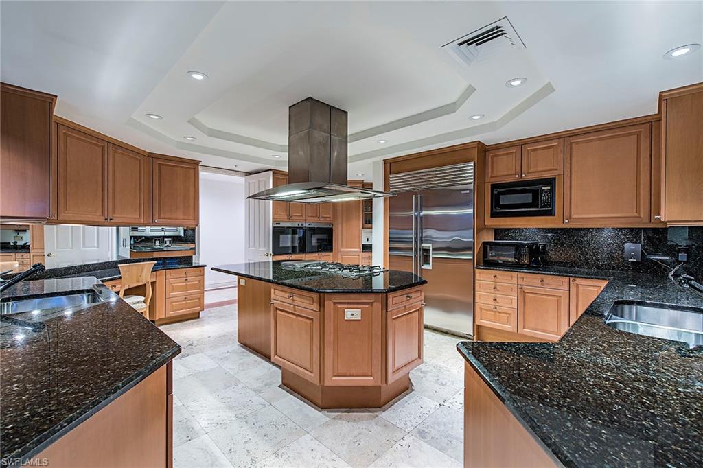 WINDSOR AT BAY COLONY - Residential