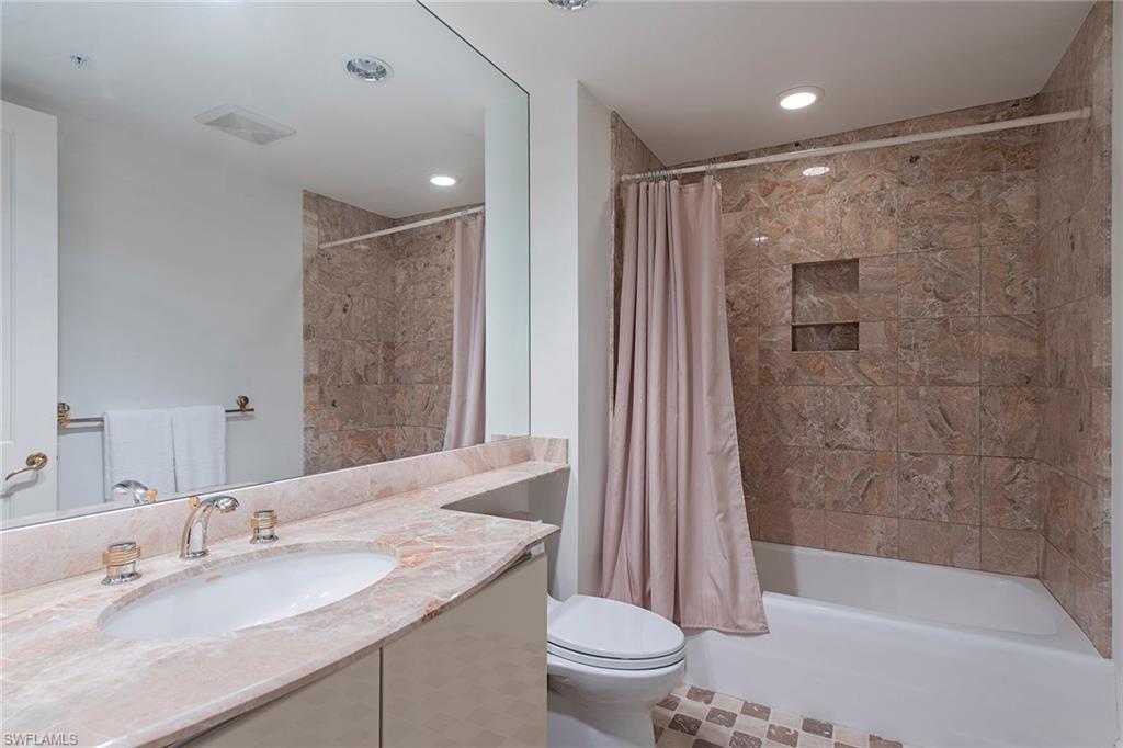 WINDSOR AT BAY COLONY - Residential