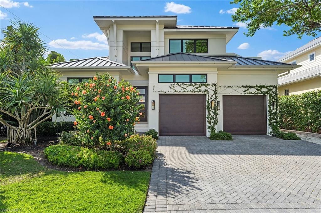 Photo of 644 W Lake DR, NAPLES, FL 34102 (MLS # 225073095)
