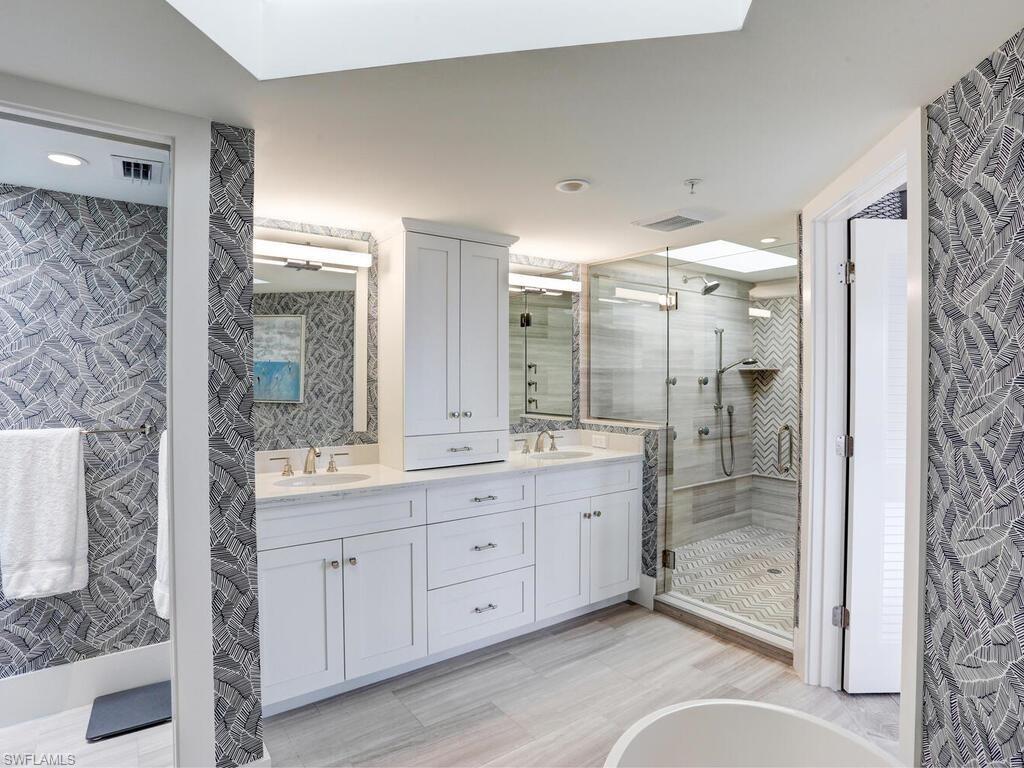 LAND'S END - Residential