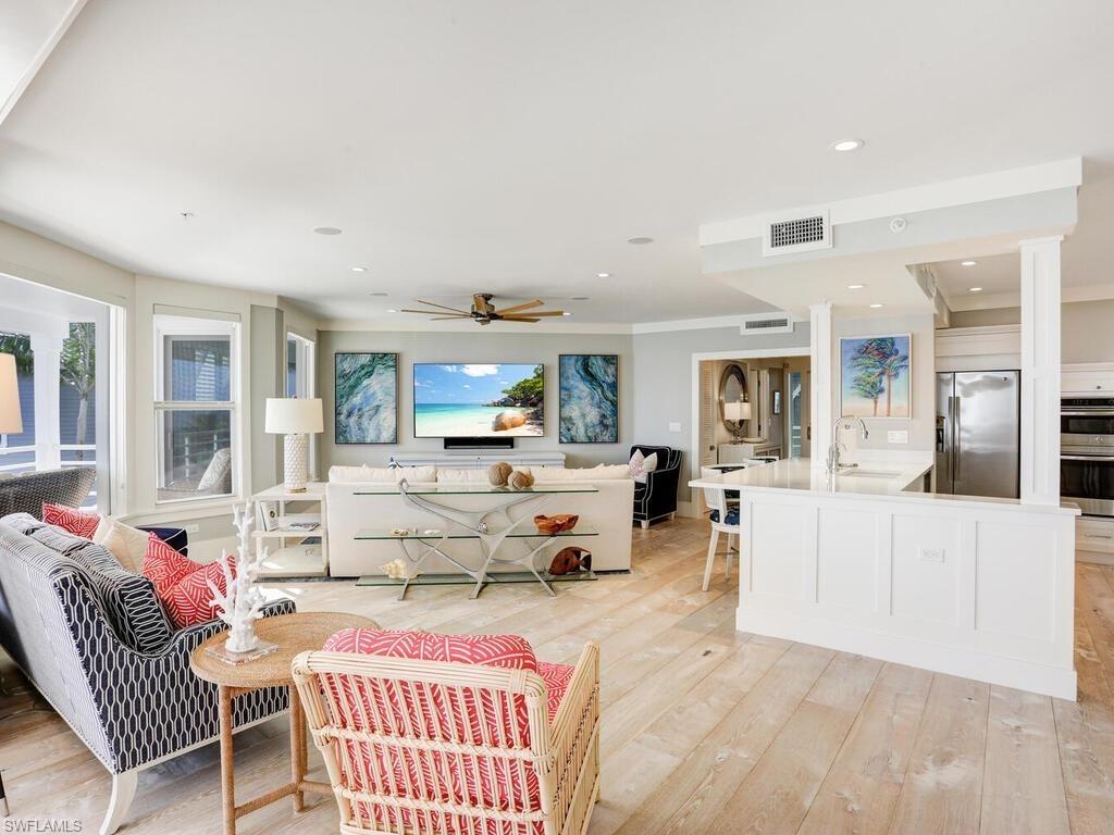 LAND'S END - Residential