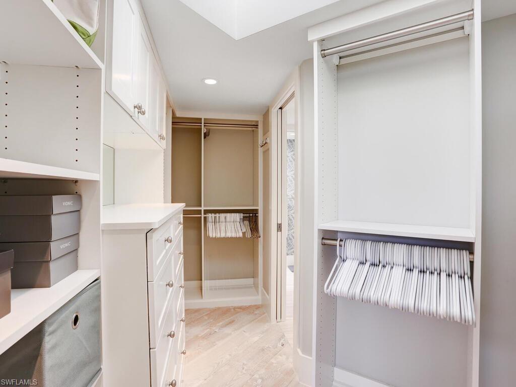 LAND'S END - Residential