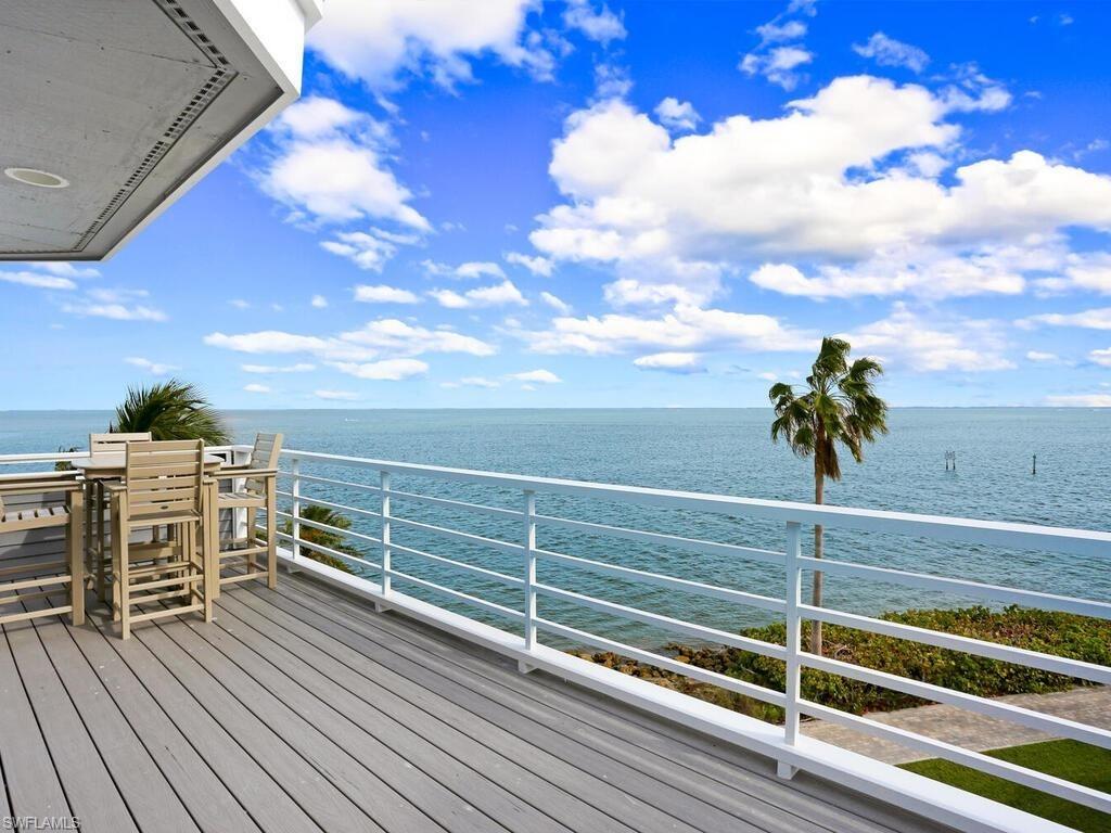 LAND'S END - Residential