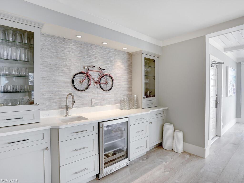 LAND'S END - Residential