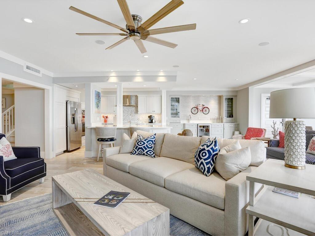 LAND'S END - Residential