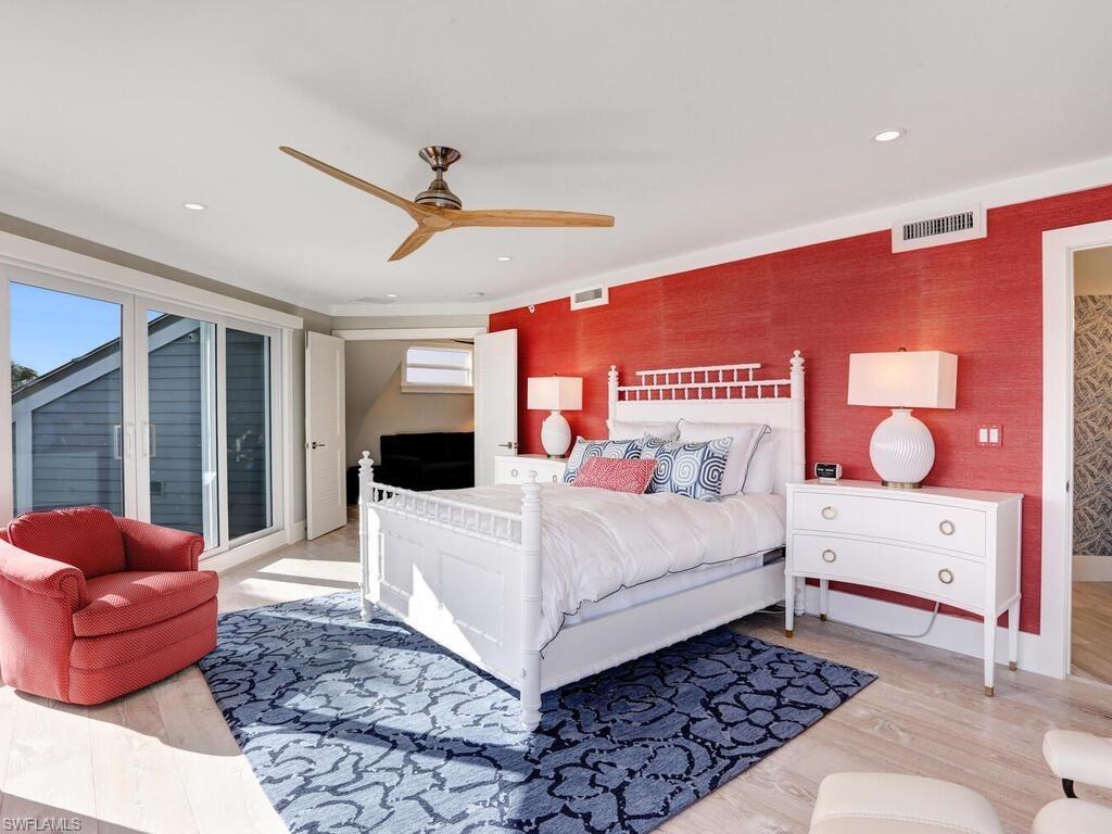 LAND'S END - Residential