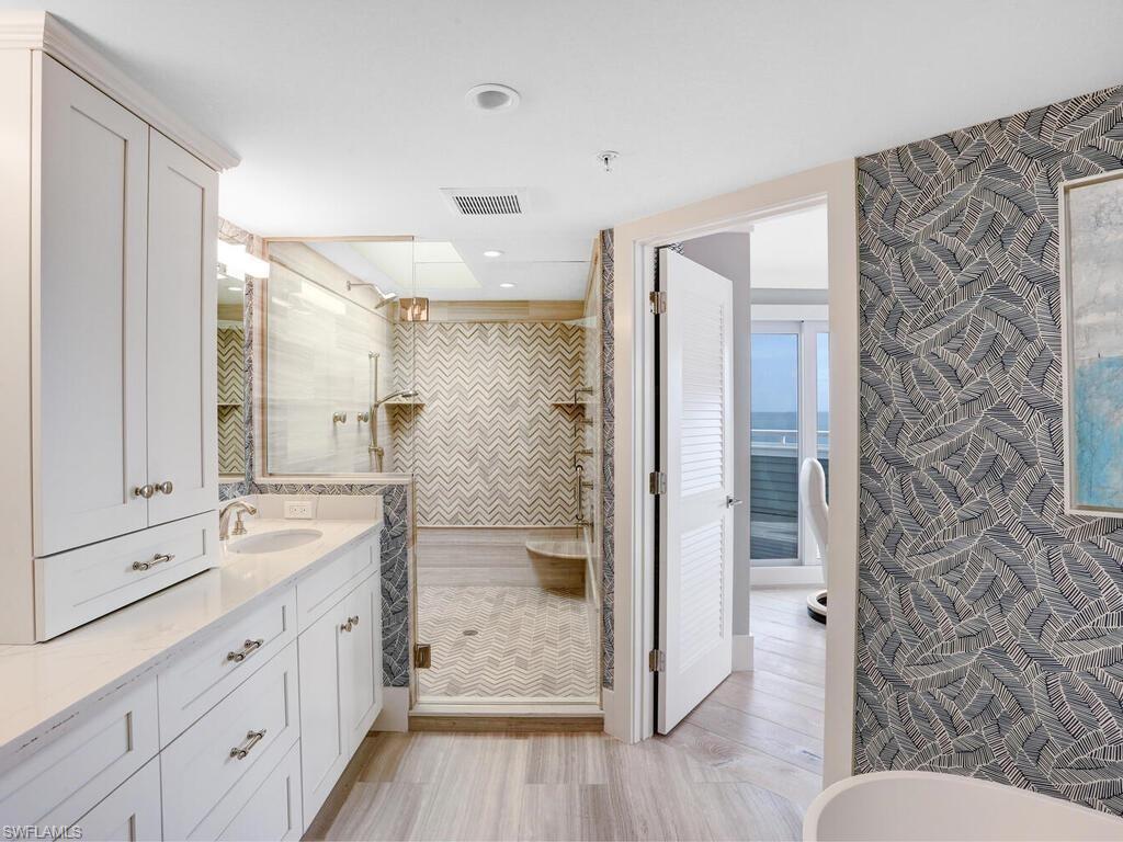 LAND'S END - Residential