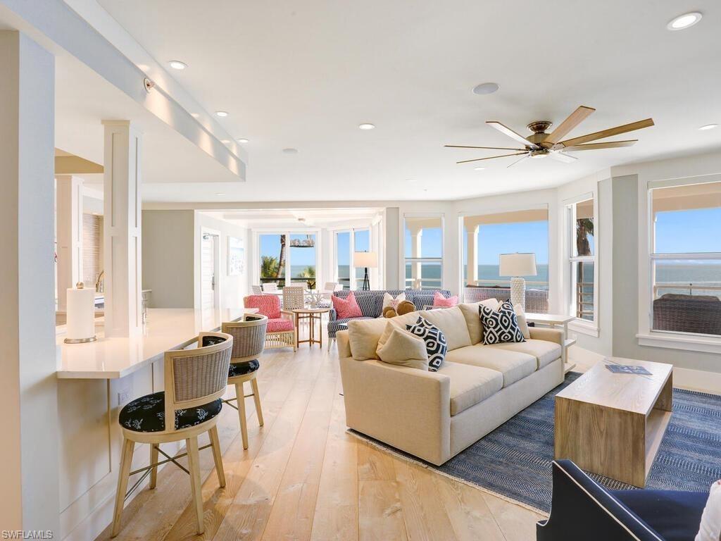 LAND'S END - Residential