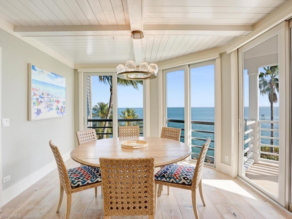 LAND'S END - Residential