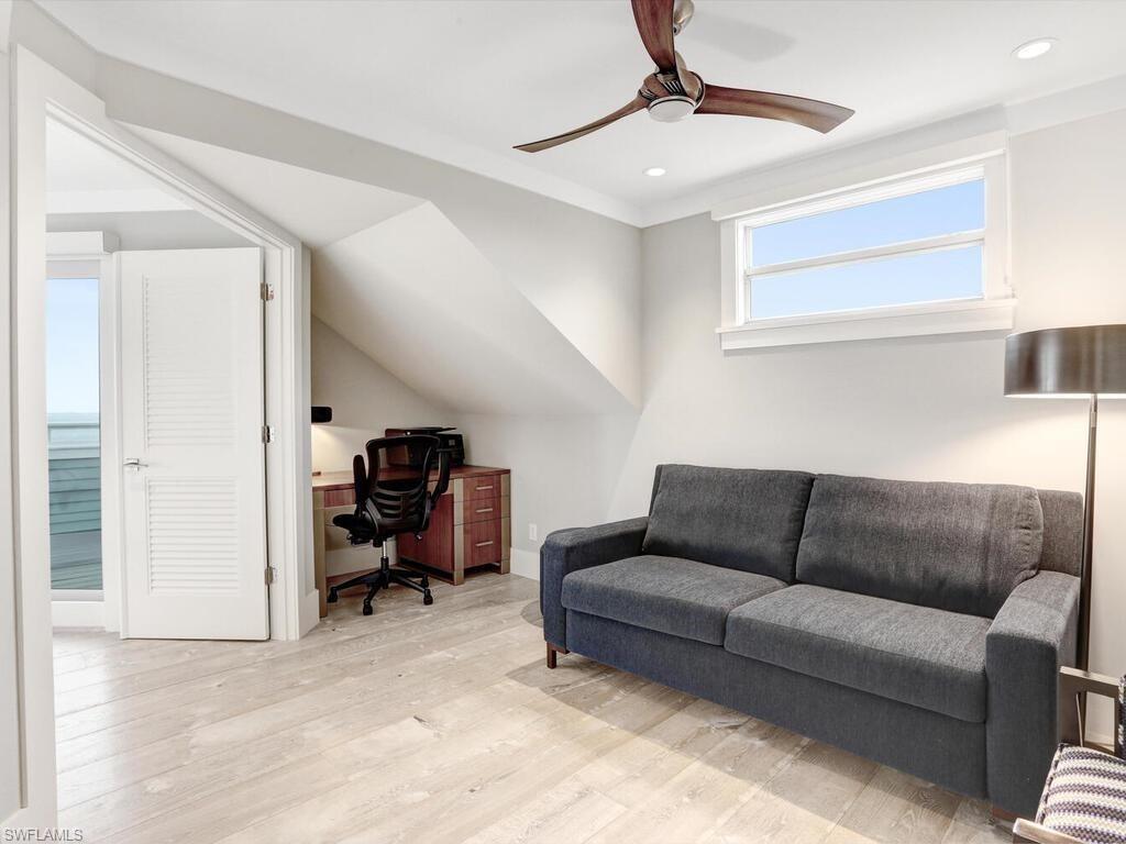 LAND'S END - Residential