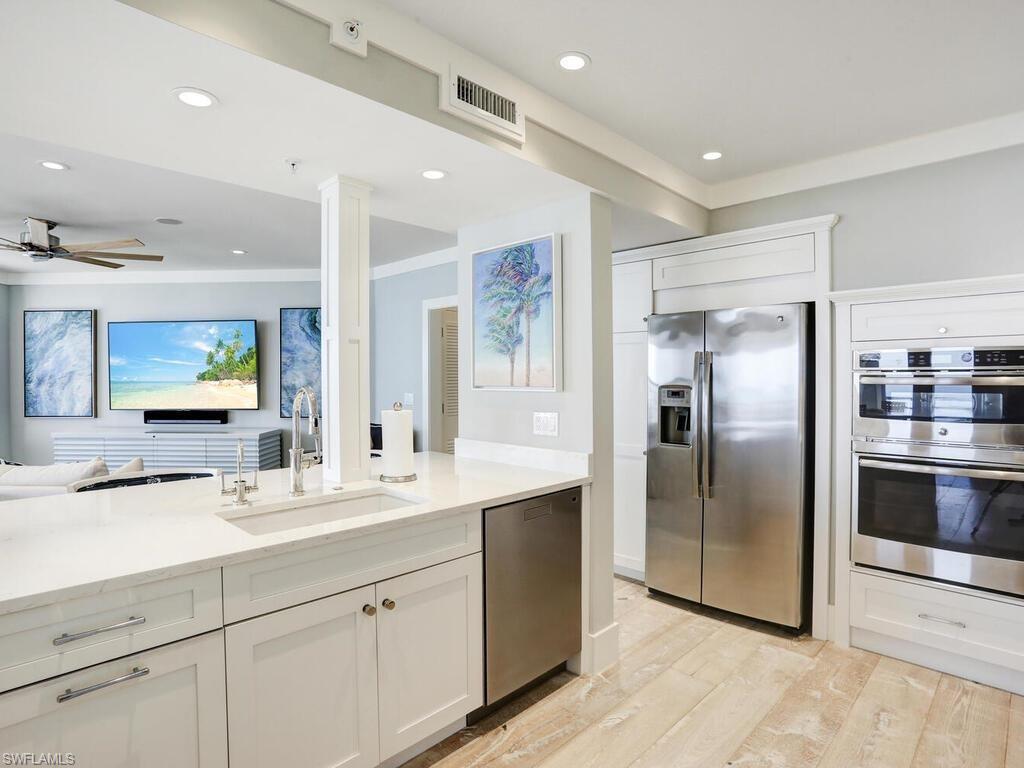 LAND'S END - Residential