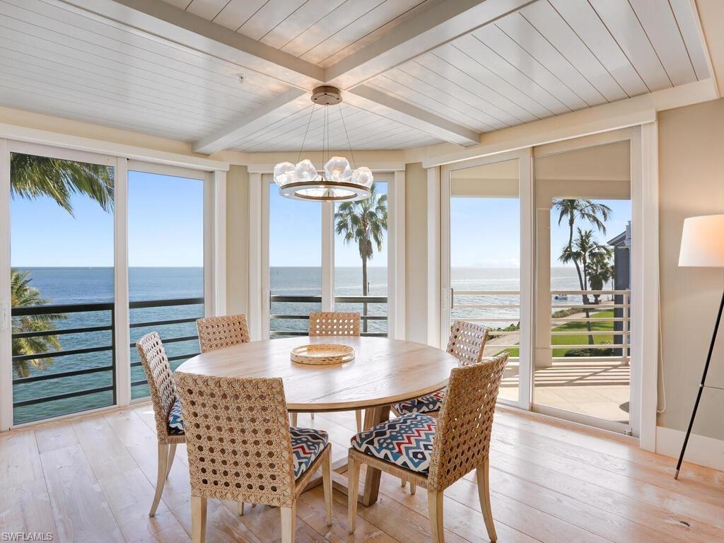 LAND'S END - Residential