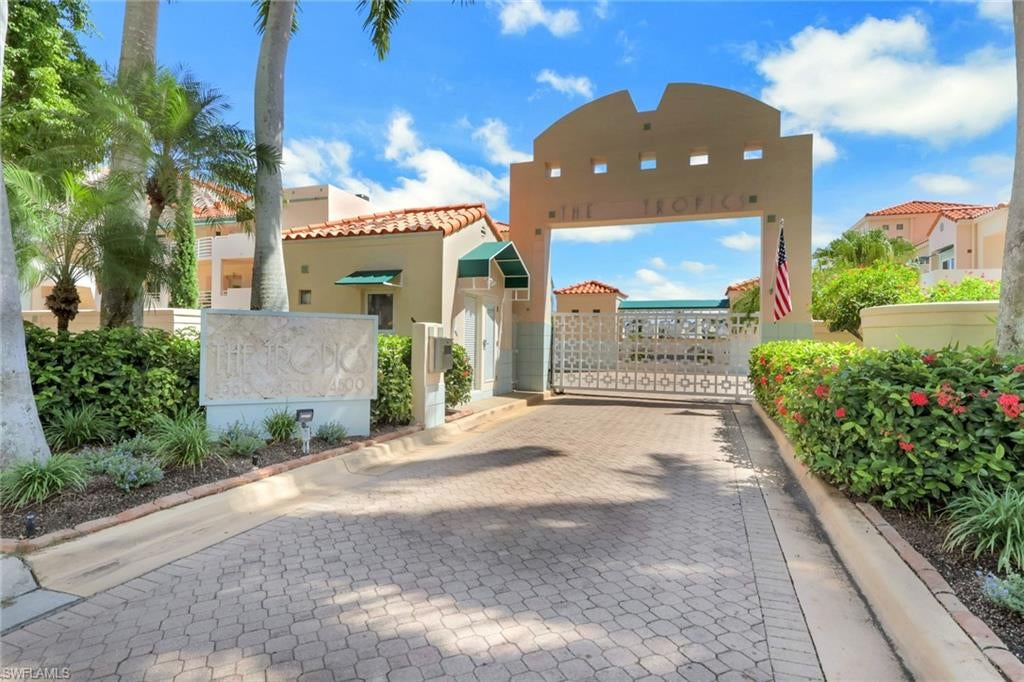 4500 Gulf Shore BLVD N 1-211