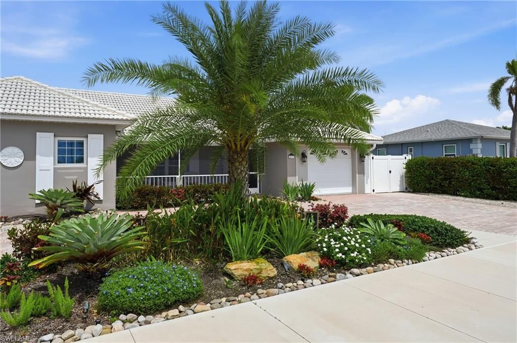 Photo of 813 N Barfield DR, MARCO ISLAND, FL 34145 (MLS # 226014983)