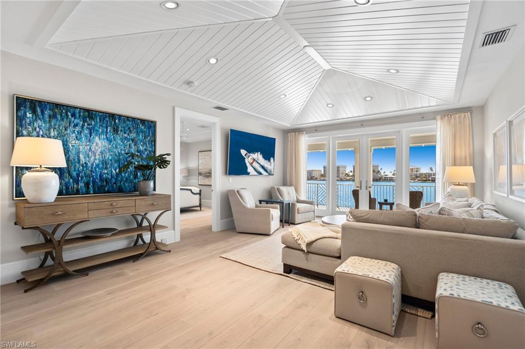 MOORINGS - Residential