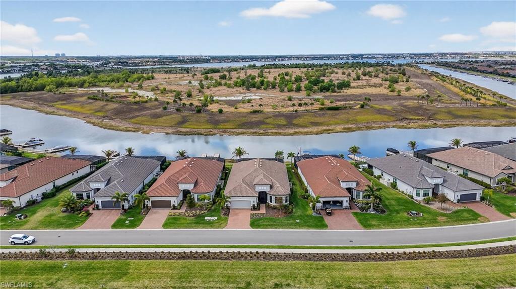 ESPLANADE LAKE CLUB - Residential