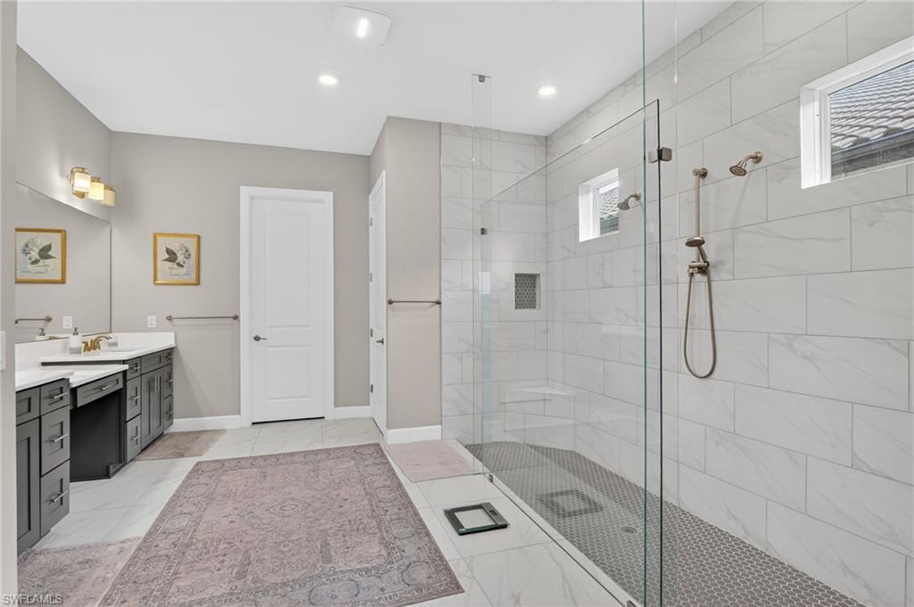 ESPLANADE LAKE CLUB - Residential