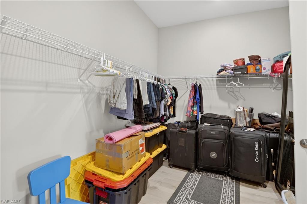 ESPLANADE LAKE CLUB - Residential