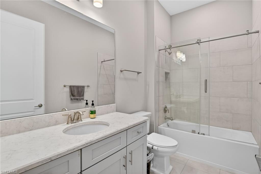 ESPLANADE LAKE CLUB - Residential