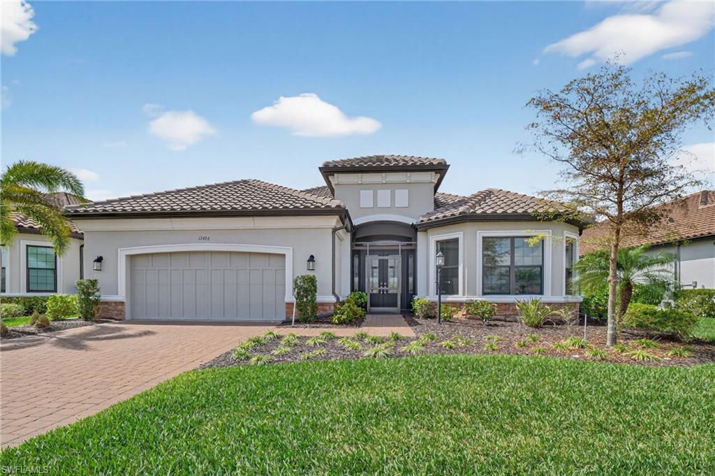 ESPLANADE LAKE CLUB - Residential