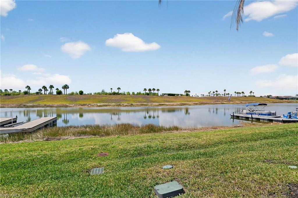 ESPLANADE LAKE CLUB - Residential