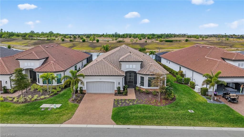 ESPLANADE LAKE CLUB - Residential