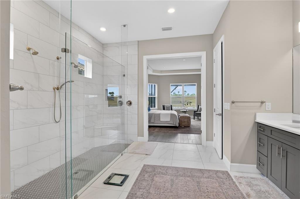 ESPLANADE LAKE CLUB - Residential