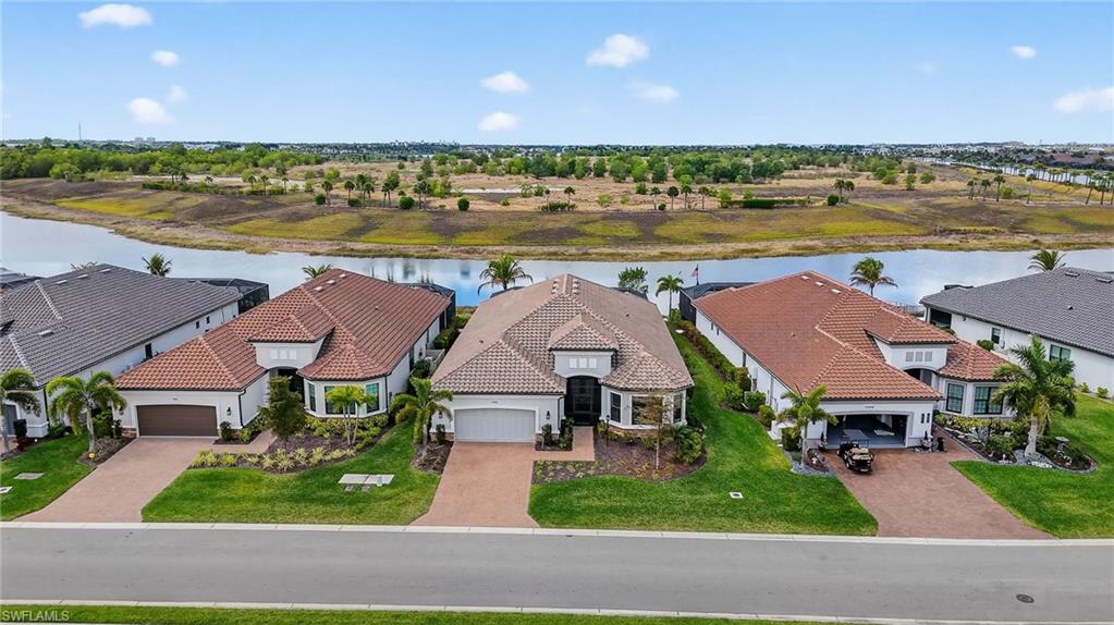 ESPLANADE LAKE CLUB - Residential