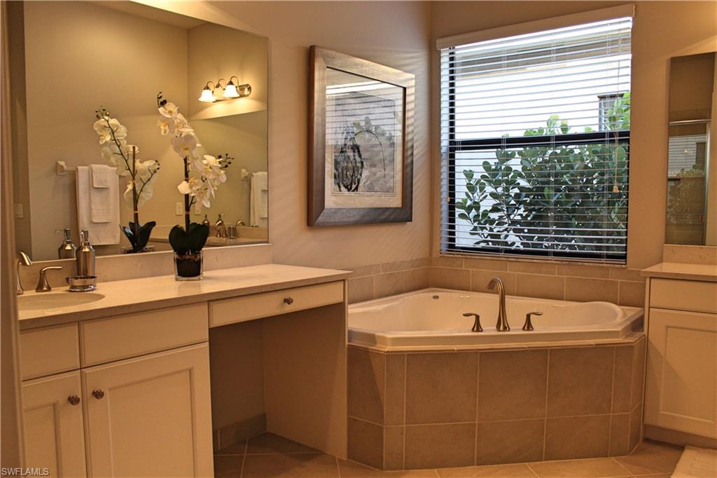 MARINA BAY - Residential