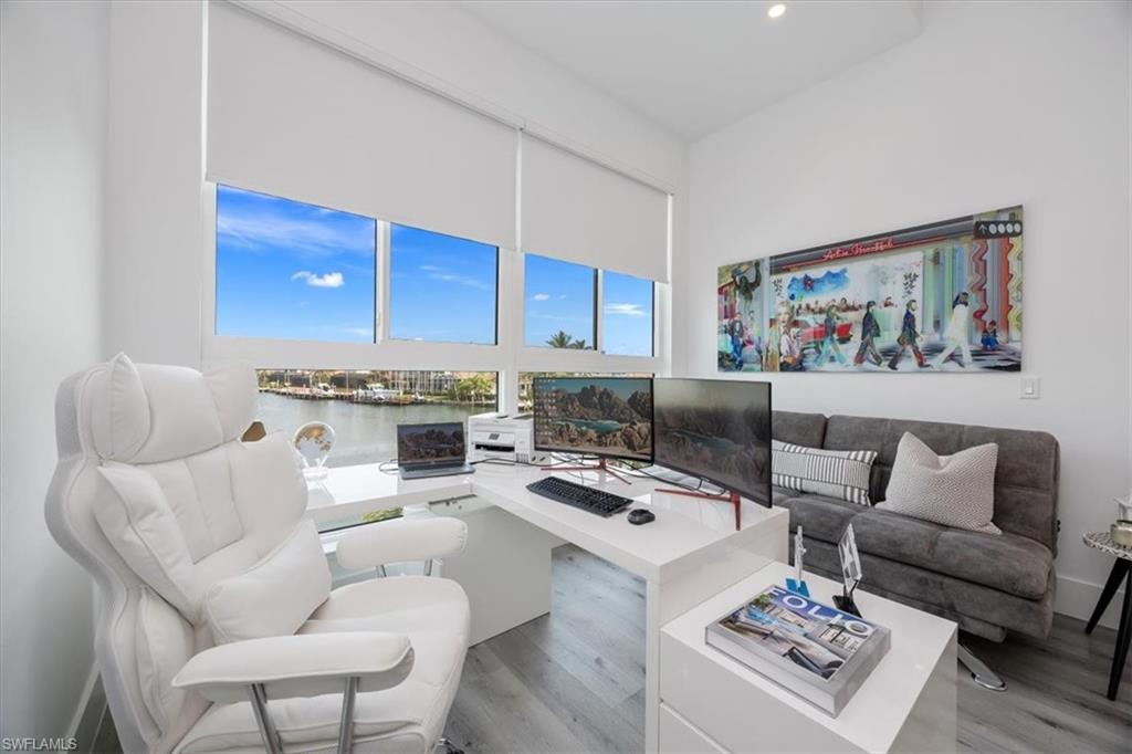 MARCO BEACH - Residential