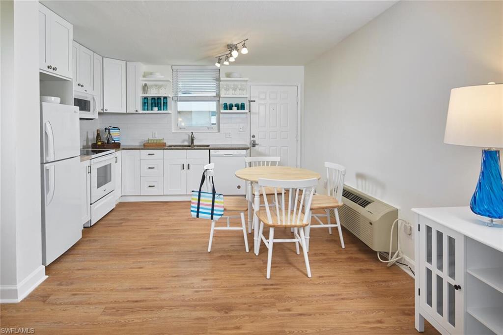 BEACH AND TENNIS CLUB - Residential