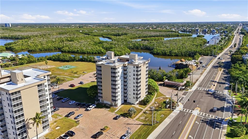 BEACH AND TENNIS CLUB - Residential
