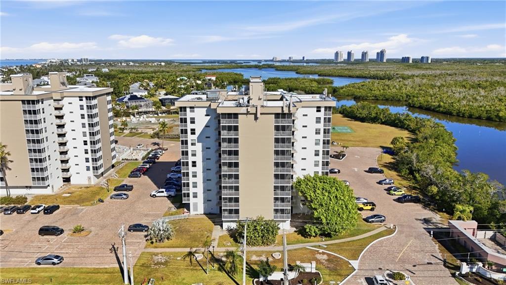 BEACH AND TENNIS CLUB - Residential