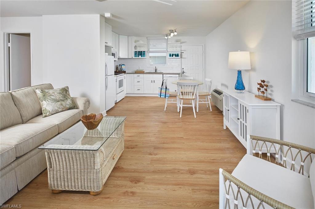 BEACH AND TENNIS CLUB - Residential