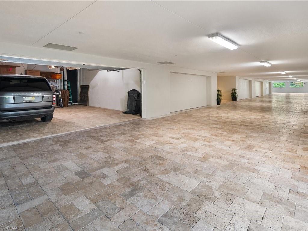 SEAPOINT AT NAPLES CAY - Residential