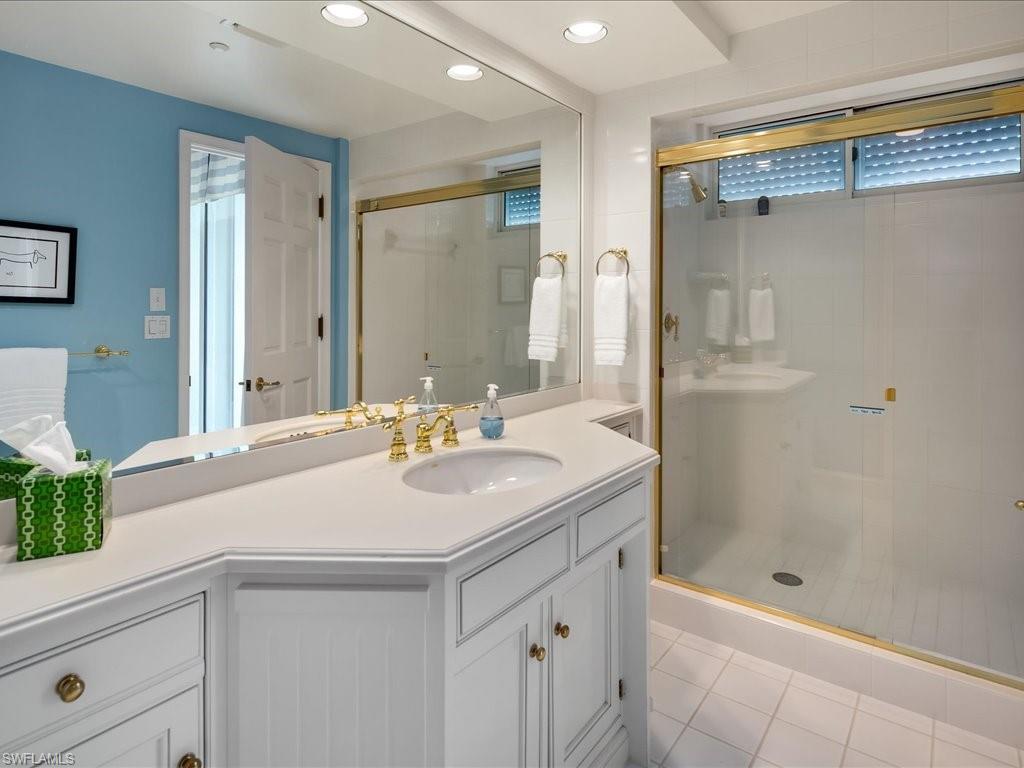 SEAPOINT AT NAPLES CAY - Residential