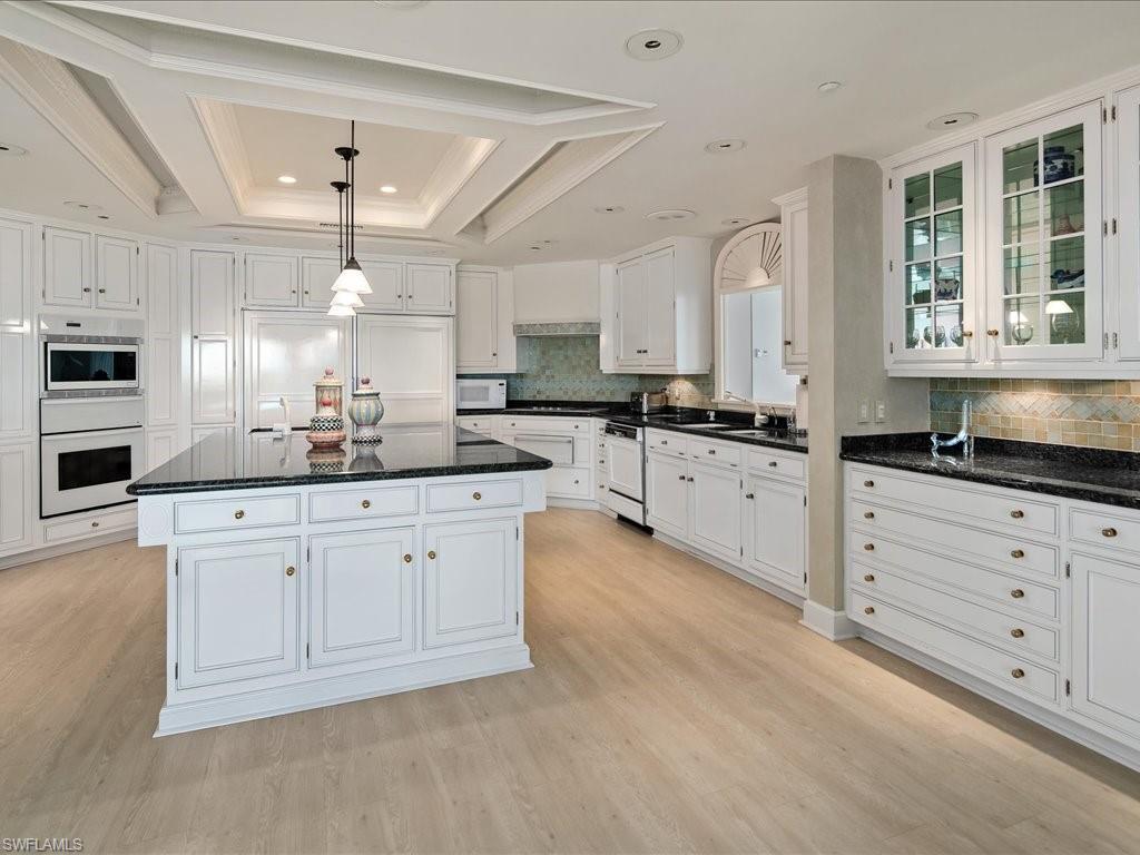 SEAPOINT AT NAPLES CAY - Residential