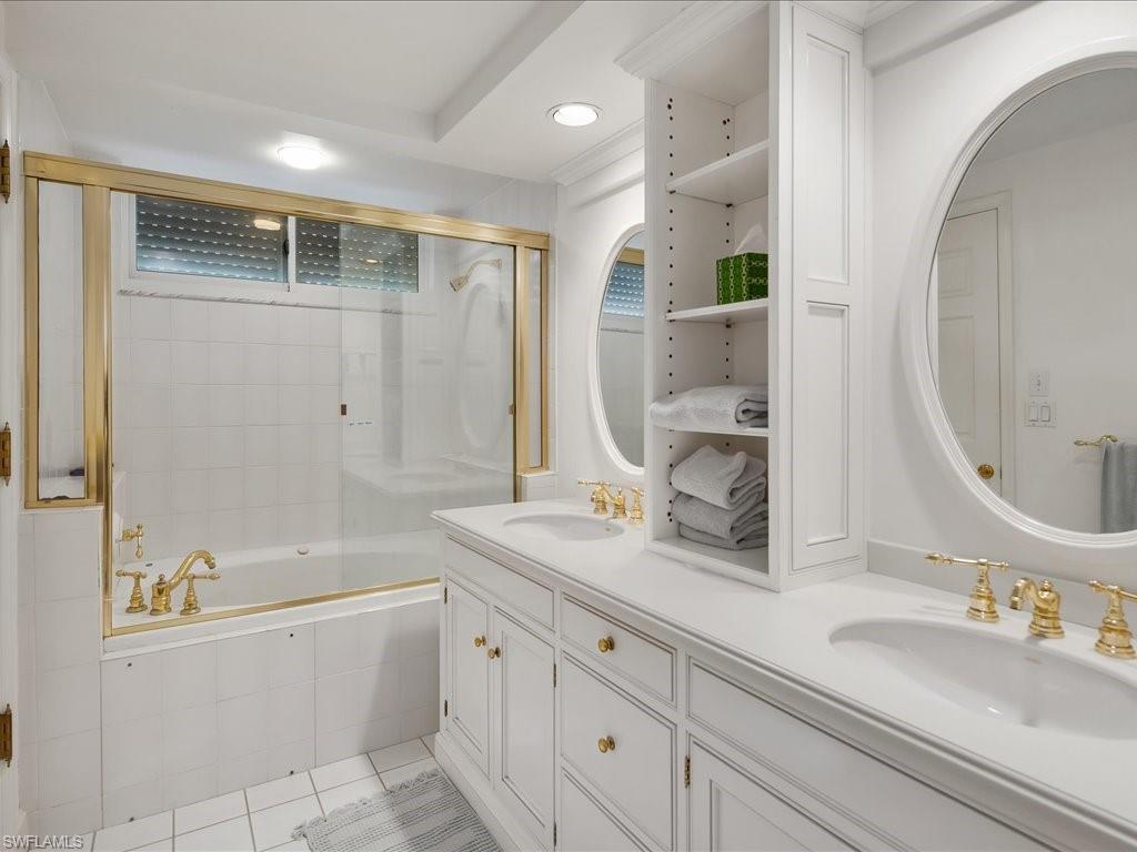 SEAPOINT AT NAPLES CAY - Residential