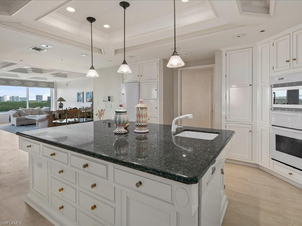 SEAPOINT AT NAPLES CAY - Residential