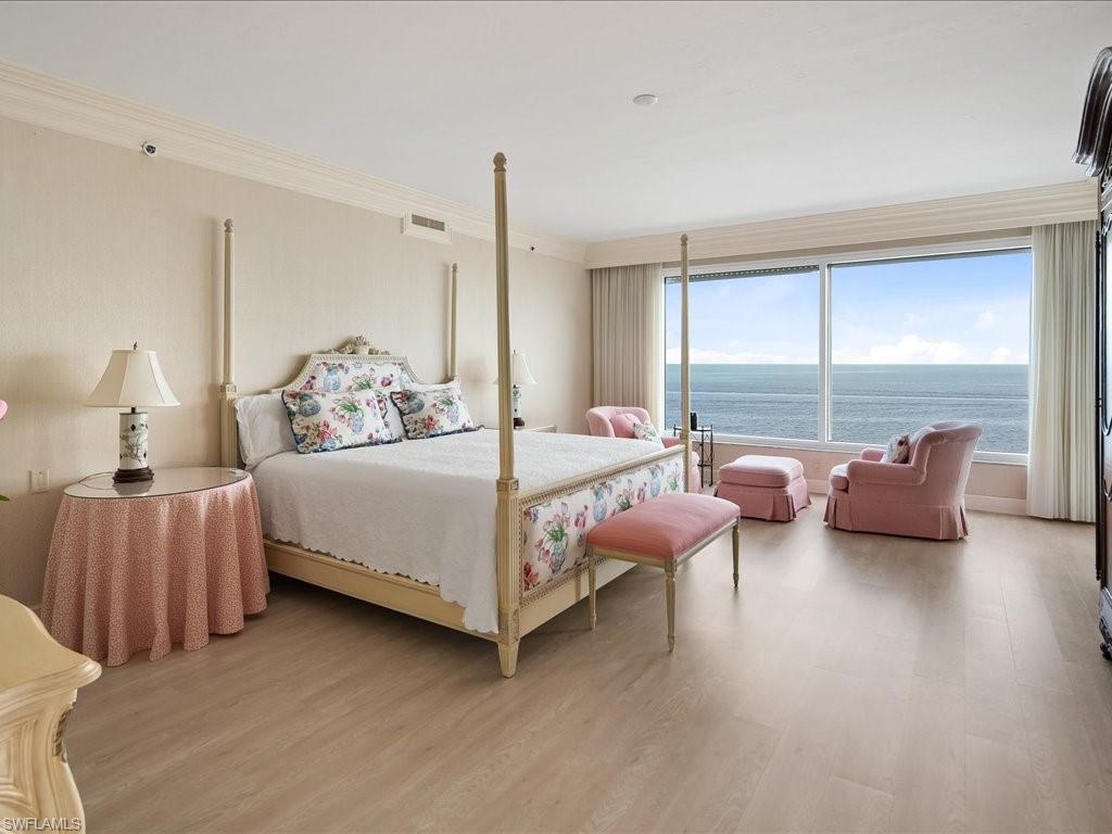 SEAPOINT AT NAPLES CAY - Residential