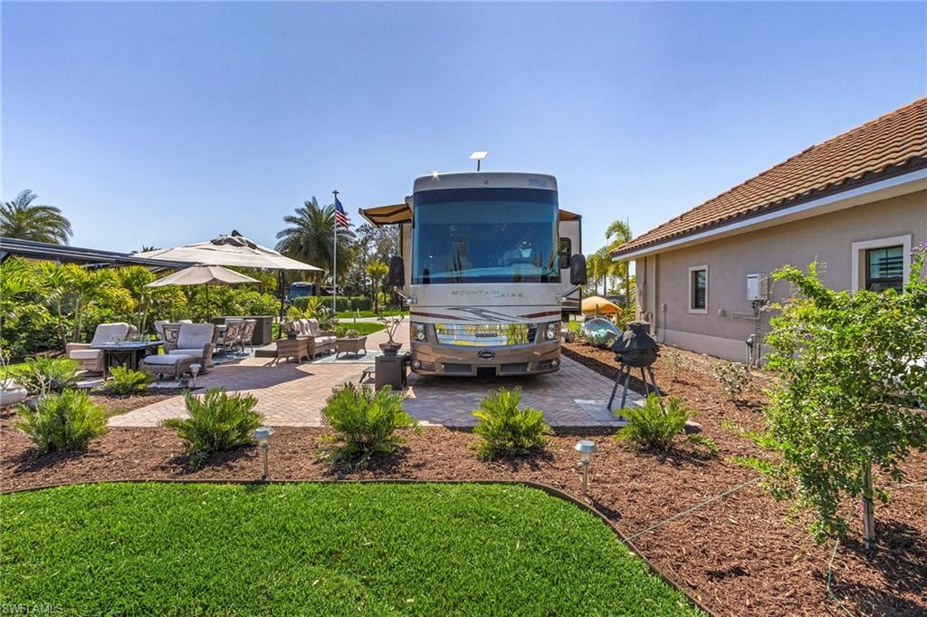 GOLDEN PALMS LUXURY MOTORCOACH RESORT - Land