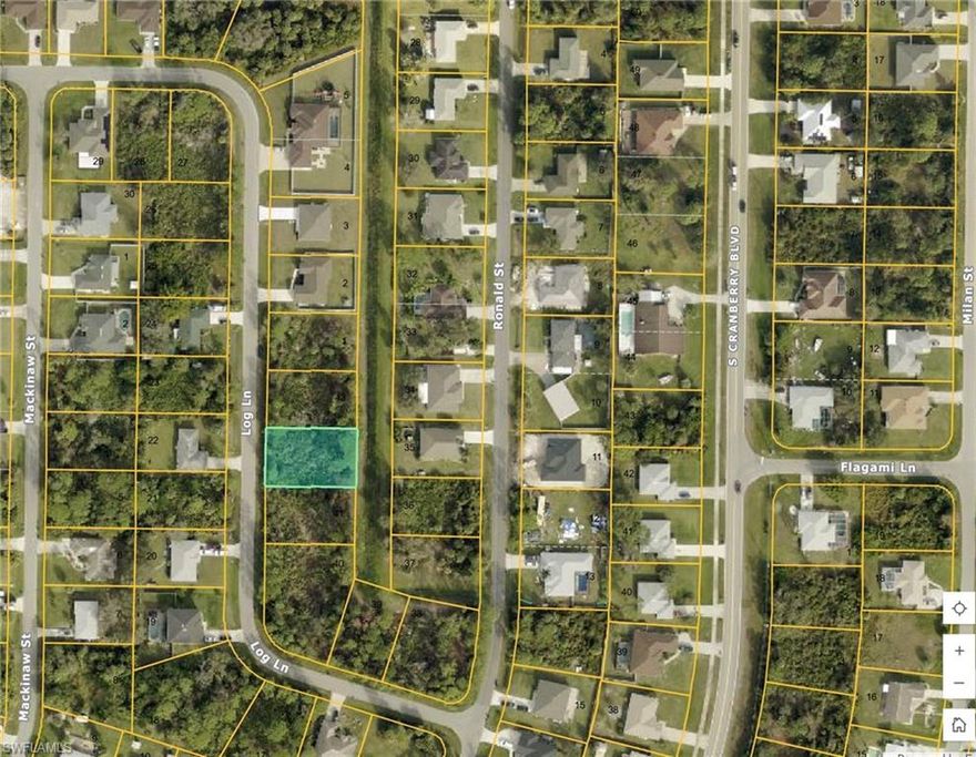 Spacious lot conviniently located only 8 minutes away from I-75.  This is one of only a few remaining unbuilt lots on this street.  Publix is only 5 minutes away and the new Wellen Park Downtown is a short 15 minute drive.